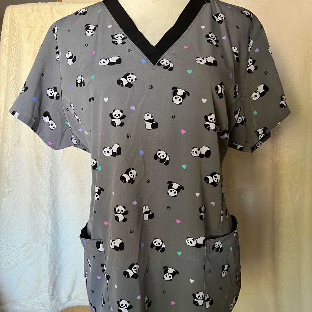 Maevn Women’s Scrub Top